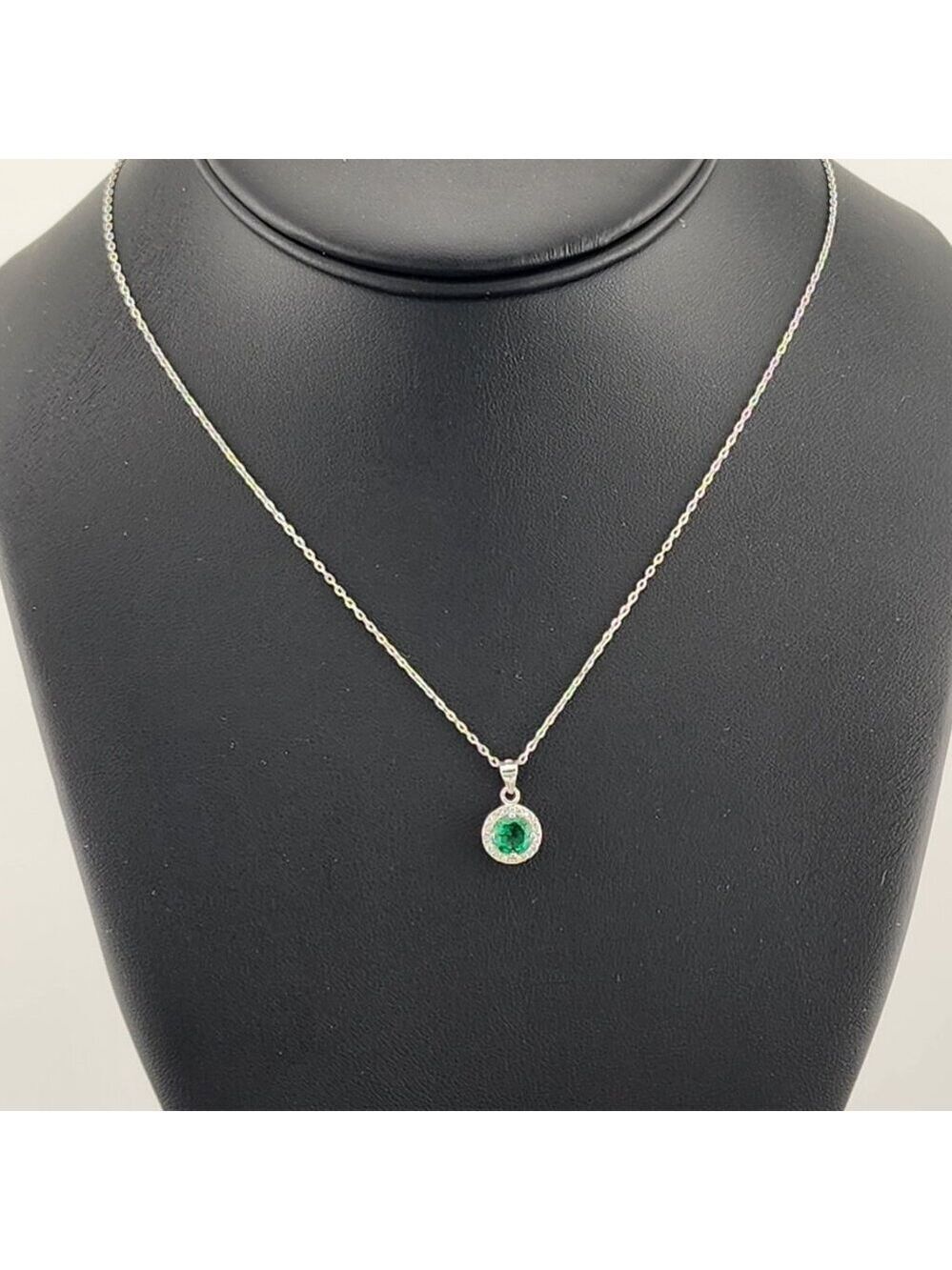 New 925 Silver Necklace with Green Gemstone – Minimalist, Elegant Jewelry